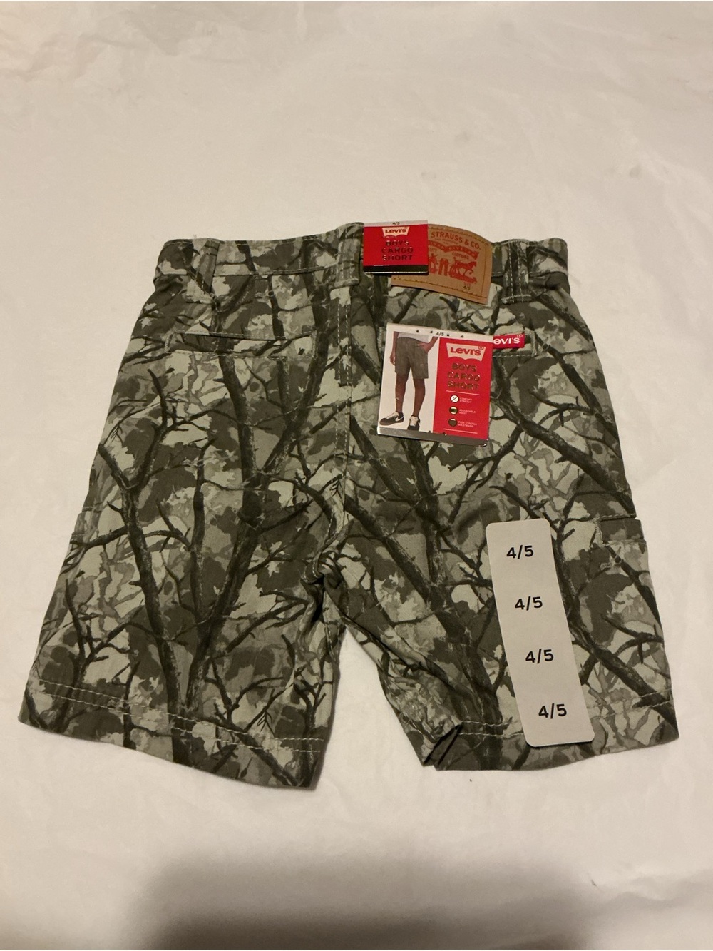 NWT Levi’s boy’s size 4/5 camo cargo shorts adjustable